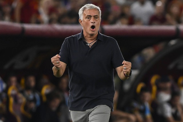 Lukaku và Dybala giúp AS Roma thắng đậm, HLV Mourinho thở phào nhẹ nhõm - Ảnh 4.