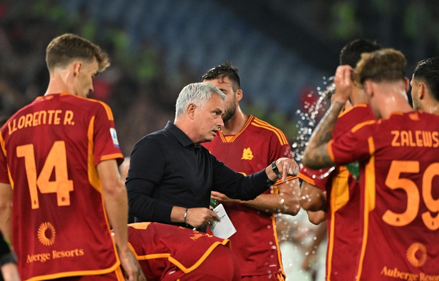 Lukaku và Dybala giúp AS Roma thắng đậm, HLV Mourinho thở phào nhẹ nhõm - Ảnh 1.