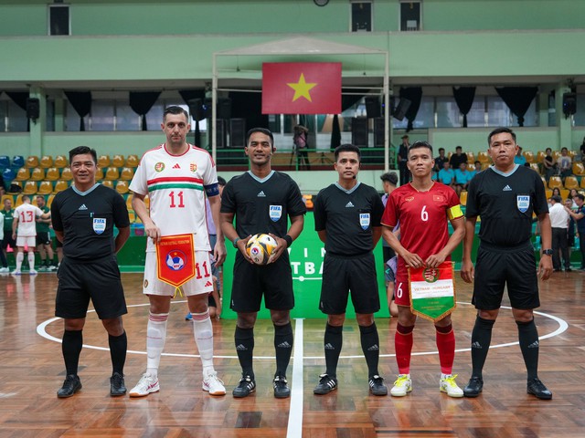 Đội tuyển futsal Việt Nam thất bại trước đội bóng 'khổng lồ' đến từ châu Âu - Ảnh 5.