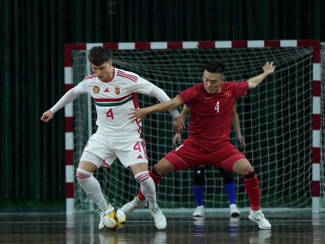 Đội tuyển futsal Việt Nam thất bại trước đội bóng 'khổng lồ' đến từ châu Âu - Ảnh 10.