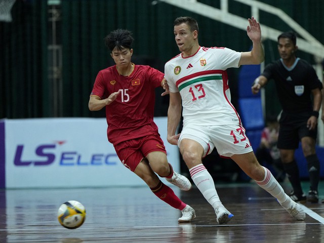 Đội tuyển futsal Việt Nam thất bại trước đội bóng 'khổng lồ' đến từ châu Âu - Ảnh 8.