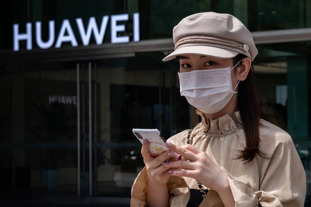Foxconn trả lương cao cho công nhân sản xuất smartphone Huawei