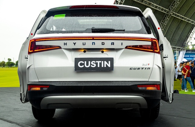 Ưu - nhược Hyundai Custin: ‘kẻ huỷ diệt’ Toyota Innova? - Ảnh 4.