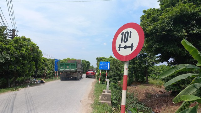 Hưng Yên: Dân bức xúc đoàn xe có dấu hiệu quá tải 'hoành hành' trên TL 377 - Ảnh 3.