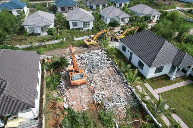 Phú Quốc: Cưỡng chế 14 biệt thự xây dựng trái phép  - Ảnh 3.