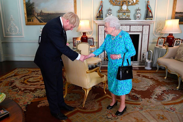 Chính phủ Anh từng nhờ Nữ hoàng Elizabeth II 'chỉnh' thái độ ông Boris Johnson? - Ảnh 1.