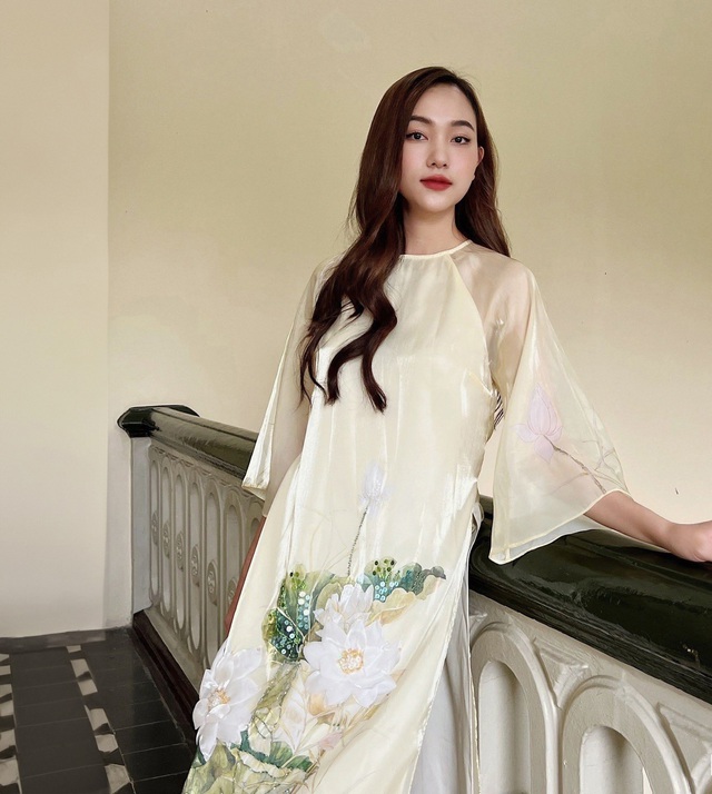 Thu Hà Nội và những tà áo dài mang nét đẹp truyền thống đan xen hiện đại - Ảnh 6.