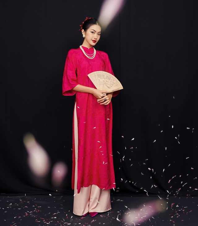 Thu Hà Nội và những tà áo dài mang nét đẹp truyền thống đan xen hiện đại - Ảnh 8.