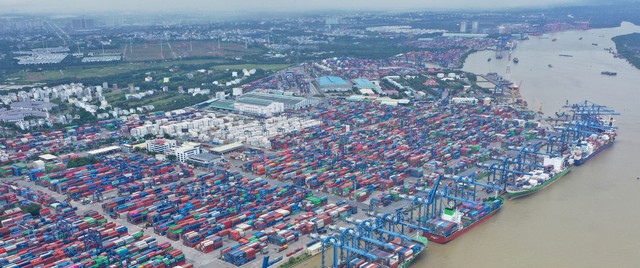 Cuộc đổ bộ của các siêu cảng tỉ USD: Có đủ nguồn hàng để trung chuyển? - Ảnh 1.