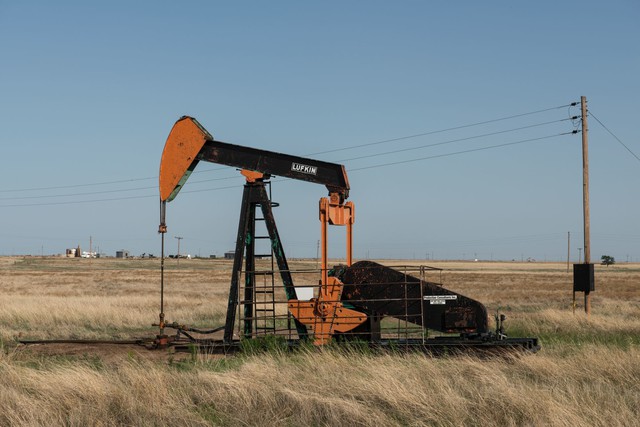 Giá xăng dầu hôm nay 20.10.2023: Giữ đà leo dốc, lo ngại giá xăng trong nước tăng - Ảnh 1.