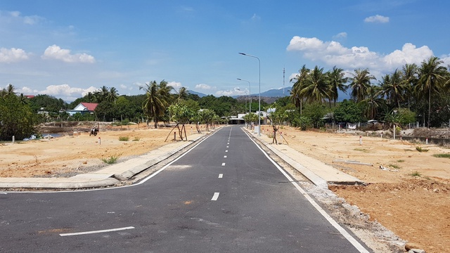114 khu đất “hiến đất làm đường” ở H.Cam Lâm được cho phép tồn tại - Ảnh 3. 114 khu đất “hiến đất làm đường” ở H.Cam Lâm được cho phép tồn tại - Ảnh 3.