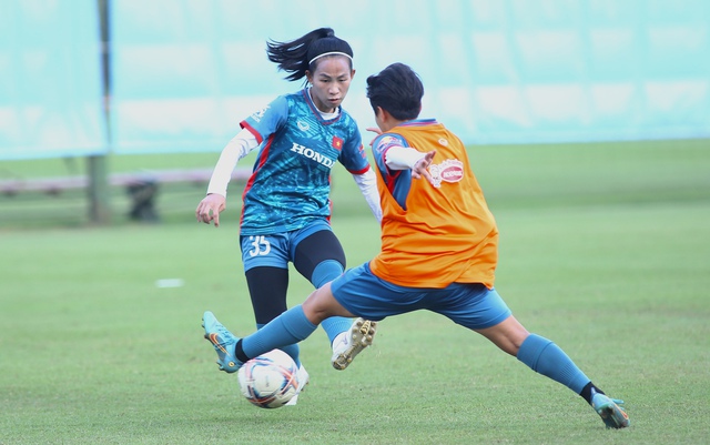 HLV Mai Đức Chung: 'Cầu thủ trẻ phải cố hết sức thay Huỳnh Như' - Ảnh 4.