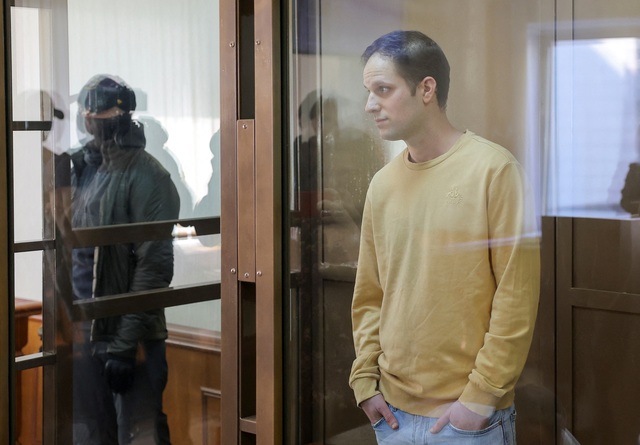 Phóng viên Mỹ tiếp tục bị tạm giam sau quyết định của tòa án Nga - Ảnh 1.