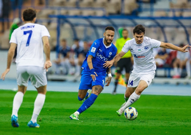 Neymar nếm trải khó khăn tại AFC Champions League, Cristiano Ronaldo bị CĐV bao vây - Ảnh 1.