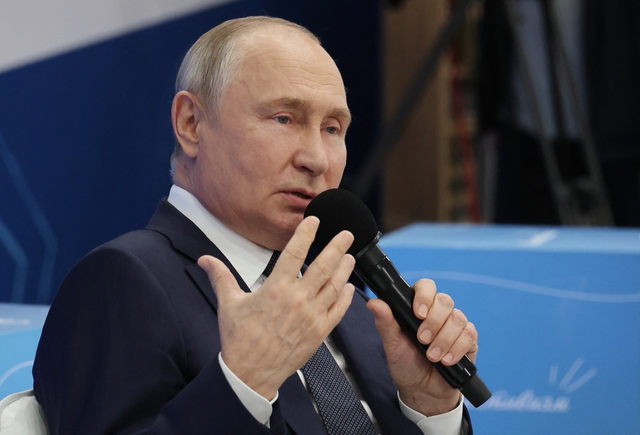 Tổng thống Putin tuyên bố nước Nga bất khả chiến bại - Ảnh 1.