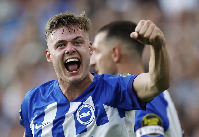 Cầu thủ 18 tuổi của Brighton rực sáng, Ngoại hạng Anh có 3 hat-trick trong một ngày - Ảnh 1.