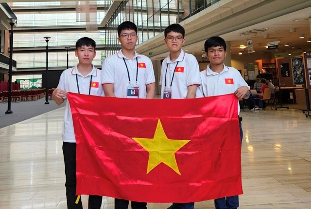 Học sinh Việt Nam giành huy chương vàng Olympic tin học quốc tế - Ảnh 1.