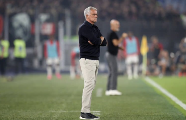 Tiết lộ lý do HLV Mourinho từ chối họp báo sau trận thua của AS Roma - Ảnh 1.