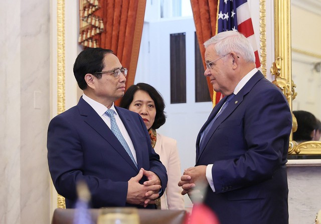 Thủ tướng Phạm Minh Chính gặp các nghị sĩ Mỹ - Ảnh 2.