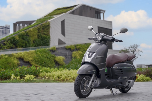 Mẫu xe scooter Pháp trang bị nhiều công nghệ, tính năng hiệu đại, đáp ứng đa dạng nhu cầu của khách hàng