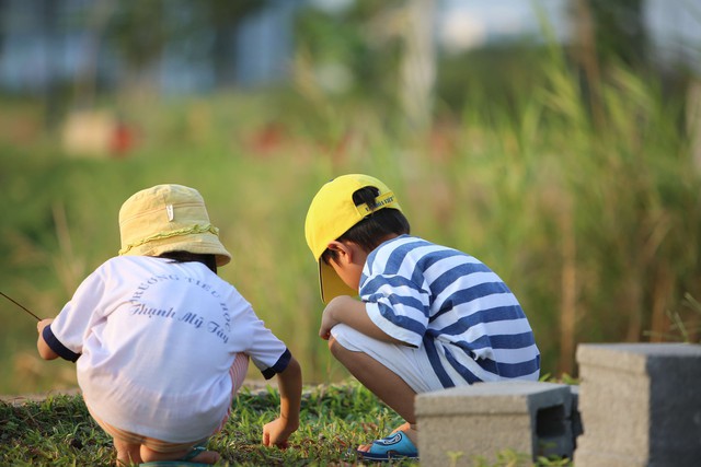 Tình người trong xóm nhỏ - Truyện ngắn của Huỳnh Gia Hân (TP.HCM) - Ảnh 1.