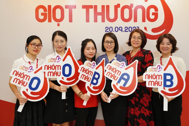 Người TNG Holdings Vietnam mang 'giọt thương' gửi vào ngân hàng máu - Ảnh 1.