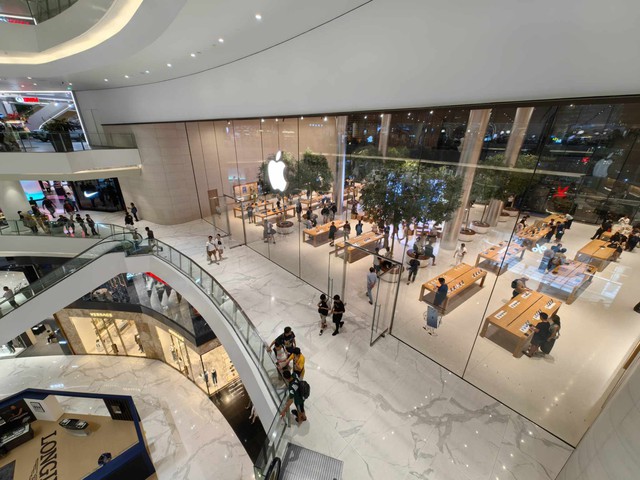 Apple Store tại trung tâm thương mại Iconsiam (Thái Lan) tối 21.9