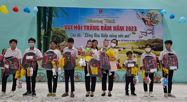 Tỉnh đoàn Vĩnh Long tổ chức Tết trung thu cho trẻ mồ côi toàn tỉnh - Ảnh 5.