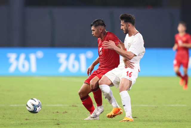 Olympic Việt Nam thua đậm Olympic Iran, hồi hộp chờ vé đi tiếp ở lượt cuối - Ảnh 3. Olympic Việt Nam thua đậm Olympic Iran, hồi hộp chờ vé đi tiếp ở lượt cuối - Ảnh 3.
