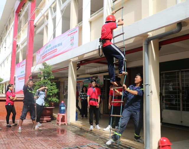 Sở GD-ĐT TP.HCM chỉ đạo các trường về an toàn phòng cháy, chữa cháy - Ảnh 1.