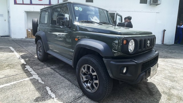 Suzuki Jimny không 'hứa' giao hàng tại Việt Nam, &quot;hét&quot; giá lên tới 900 triệu đồng   - Ảnh 1.