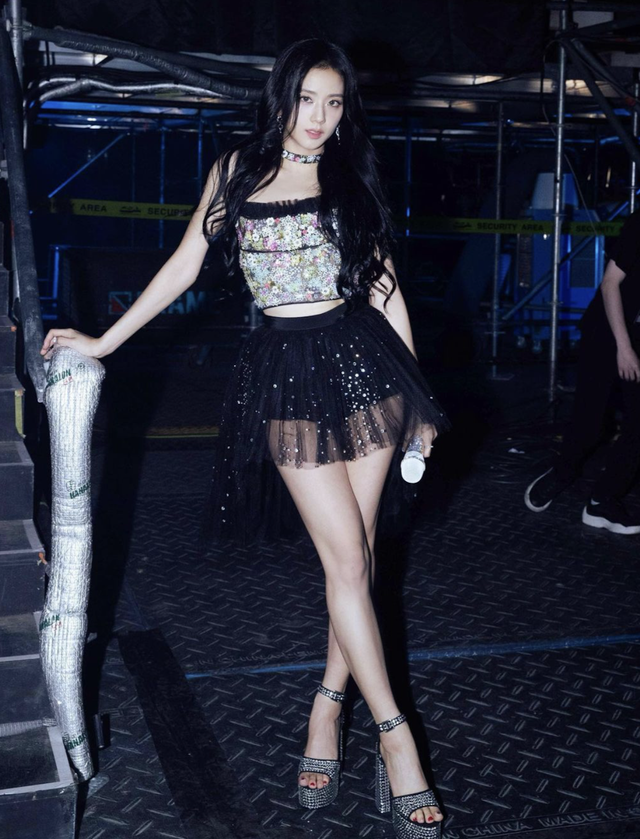 Tạo hình của Jisoo (BlackPink) trong phim mới gây tranh cãi - Ảnh 3. Tạo hình của Jisoo (BlackPink) trong phim mới gây tranh cãi - Ảnh 3.