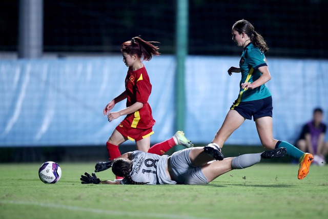 U.17 nữ Việt Nam thua ngược U.17 nữ Úc, còn cơ hội vào vòng chung kết - Ảnh 2.