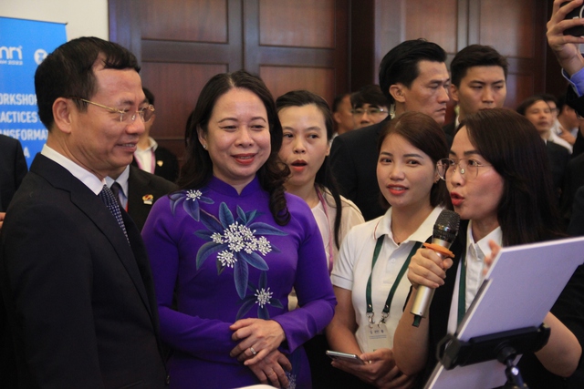 Bộ trưởng Bộ TT-TT Nguyễn Mạnh Hùng: 'Chúng ta đang bị béo phì thông tin' - Ảnh 1.