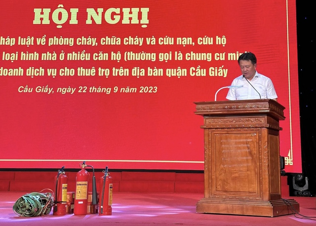 Hàng trăm chủ chung cư mini, nhà trọ nghe phổ biến pháp luật, học chữa cháy - Ảnh 1.