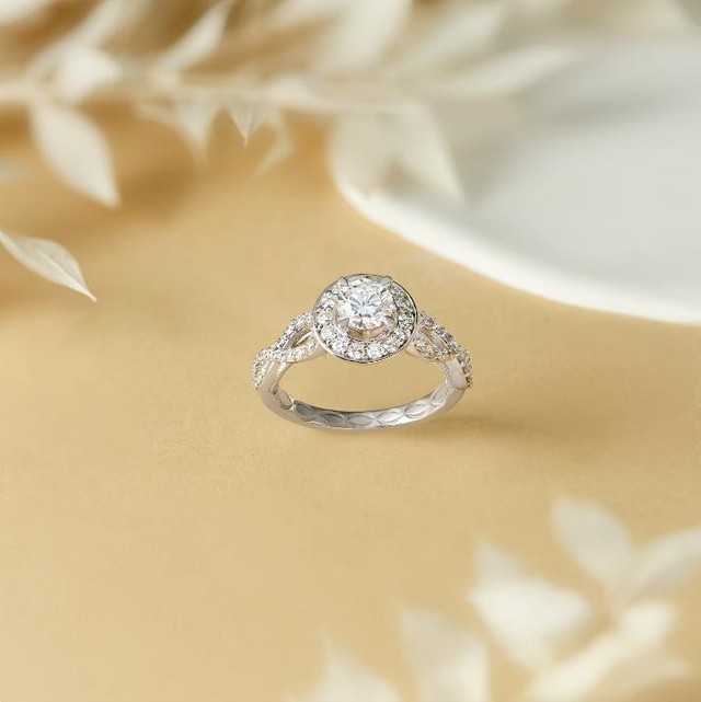 Phối đồ mùa thu thêm xinh với 4 mẫu nhẫn kim cương độc đáo - Ảnh 3.