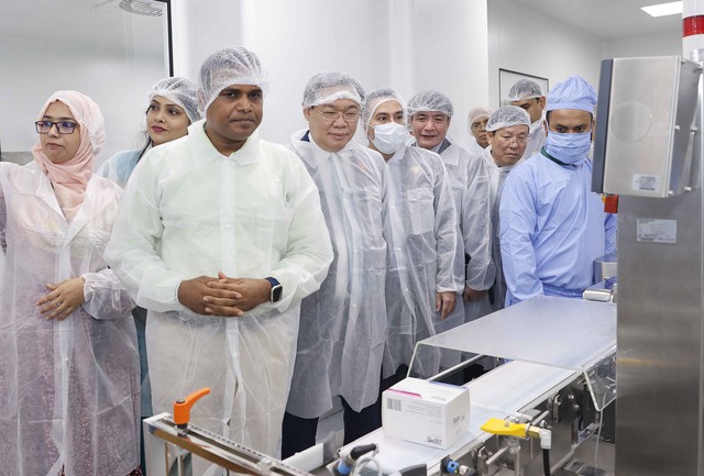 Chủ tịch Quốc hội thăm tập đoàn đa ngành hàng đầu Bangladesh về dược phẩm, dệt may - Ảnh 3.