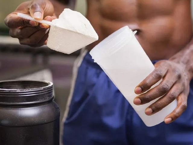 Uống sữa bổ sung protein thay bữa ăn có sao không ? - Ảnh 1.