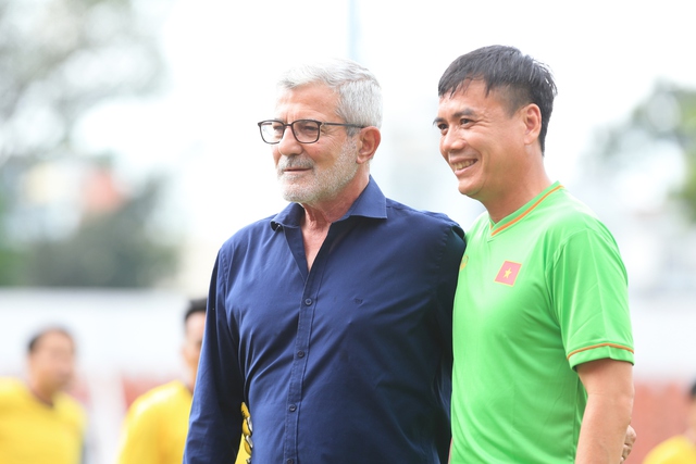 HLV Calisto rạng rỡ, thế hệ vàng bóng đá Việt Nam hội ngộ ở sân Thống Nhất - Ảnh 7.