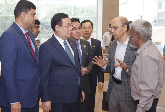 Chủ tịch Quốc hội thăm tập đoàn đa ngành hàng đầu Bangladesh về dược phẩm, dệt may - Ảnh 1.