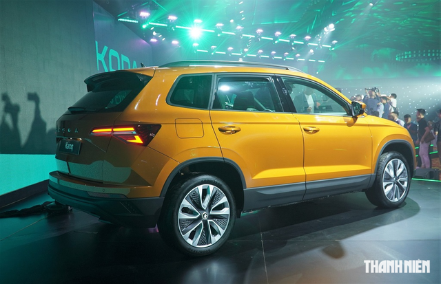 Skoda Karoq giá từ 999 triệu đồng, có gì để cạnh tranh Mazda CX-5? - Ảnh 3.