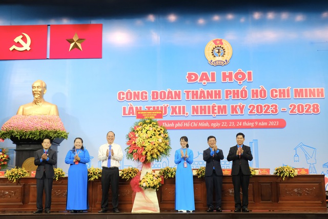 Bà Trần Thị Diệu Thúy tái đắc cử chức Chủ tịch Liên đoàn Lao động TP.HCM - Ảnh 1.