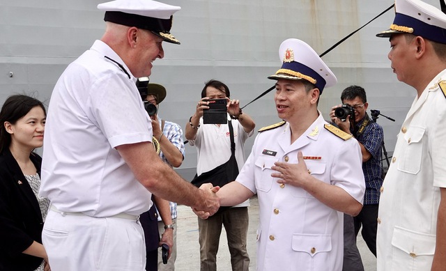 Lần đầu tiên hai tàu hải quân New Zealand thăm Việt Nam - Ảnh 2.