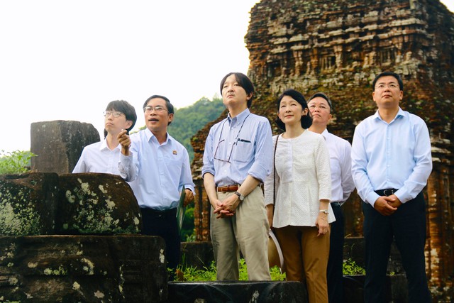 Hoàng Thái tử Nhật Bản tham quan khu đền tháp Mỹ Sơn và thăm TP.Đà Nẵng - Ảnh 1.