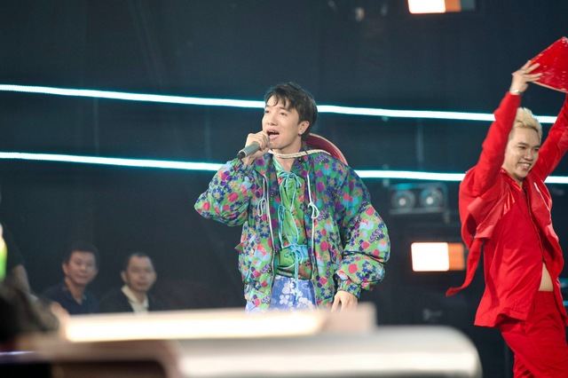 Hát nhạc Hồ Hoài Anh, thí sinh 'Vietnam Idol' khiến Mỹ Tâm và Huy Tuấn tranh luận - Ảnh 4.