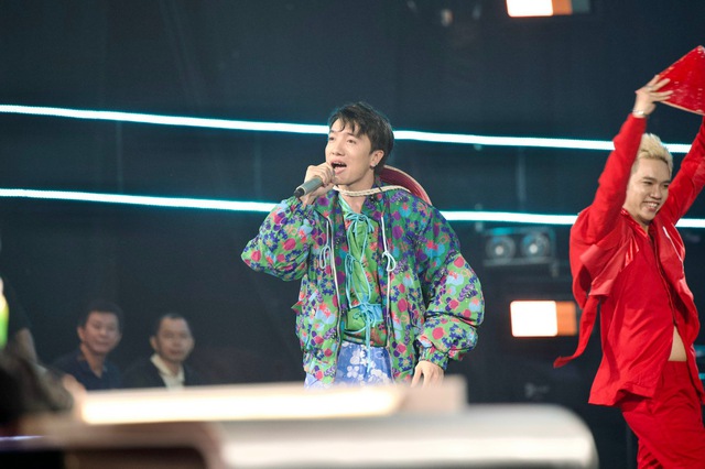 Hát nhạc Hồ Hoài Anh, thí sinh 'Vietnam Idol' khiến Mỹ Tâm và Huy Tuấn tranh luận - Ảnh 4. Hát nhạc Hồ Hoài Anh, thí sinh 'Vietnam Idol' khiến Mỹ Tâm và Huy Tuấn tranh luận - Ảnh 4.