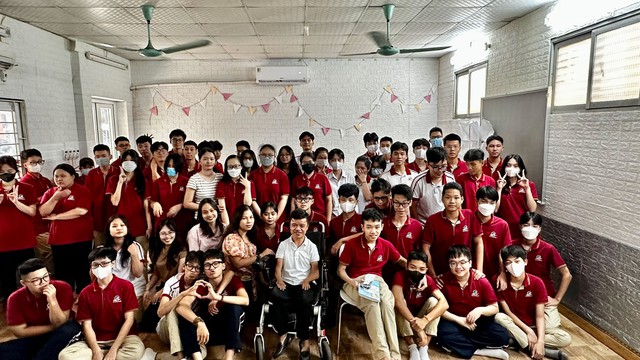 Lan tỏa trên mạng xã hội: Chàng trai ngồi xe lăn dạy học, dạy nghị lực sống - Ảnh 3. Lan tỏa trên mạng xã hội: Chàng trai ngồi xe lăn dạy học, dạy nghị lực sống - Ảnh 3.