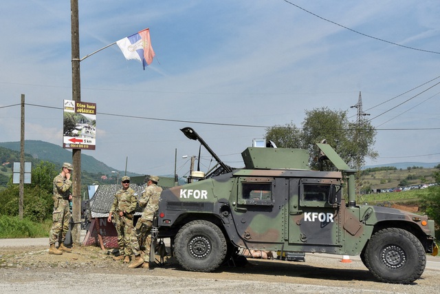 Một nhóm trang bị vũ khí hạng nặng vừa tấn công cảnh sát Kosovo? - Ảnh 1.