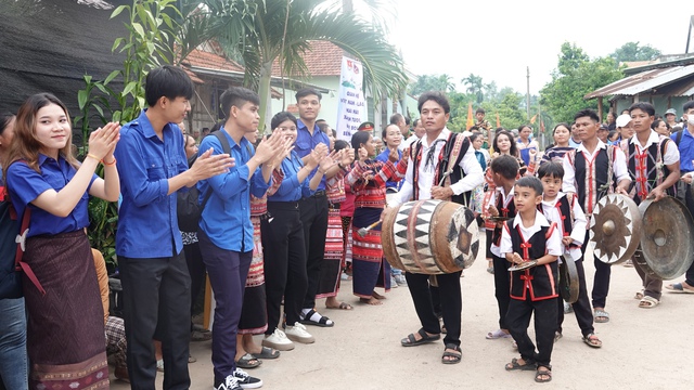 Đoàn viên, thanh niên Việt Nam và Lào giao lưu văn hóa, thể thao  - Ảnh 2.