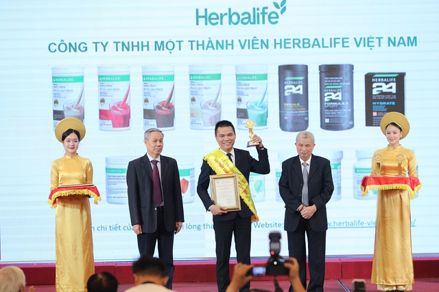 Herbalife Việt Nam đạt giải thưởng 'Sản phẩm vàng vì sức khỏe cộng đồng năm 2023' - Ảnh 1.